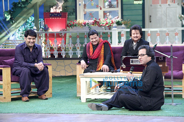 anup jalota pankaj udhas talat aziz on the sets of the kapil sharma show 6