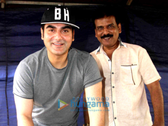 Arbaaz Khan celebrates his birthday with the team of 'Yea Toh Two Much Ho Gayaa' at Mehboob Studio