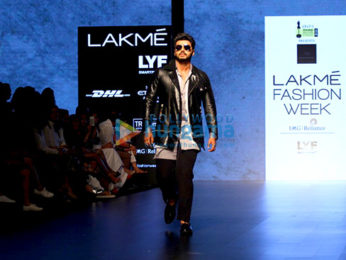 Arjun Kapoor walks the ramp at the Lakme Fashion Week 2016