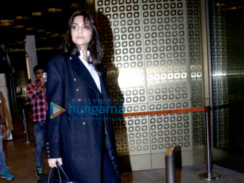 Ayushmann Khurrana & Sonam Kapoor snapped at the airport