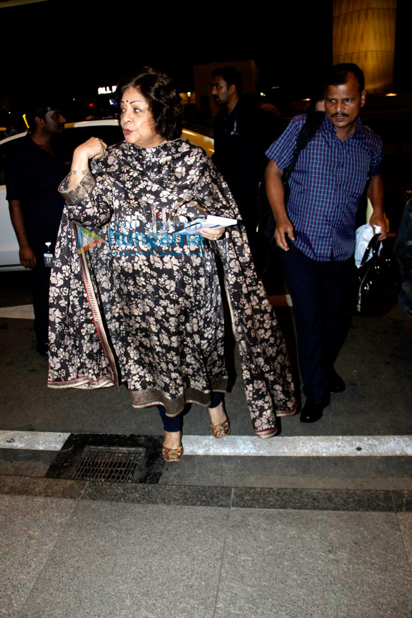 ayushmann sonam snapped at airport 4