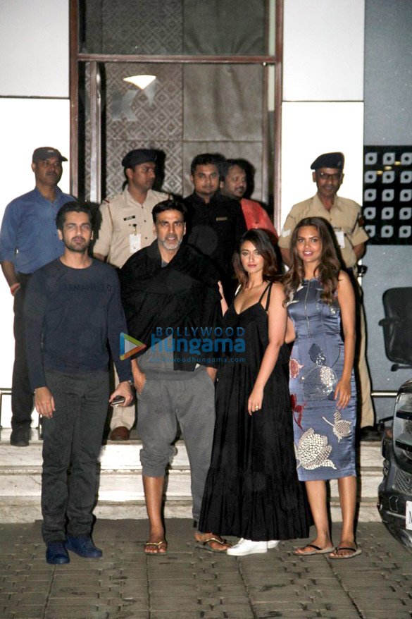 cast crew of rustom returns from delhi promotions 1