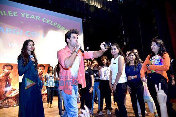 cast of the film mohenjo daro promote their film at gargi college new delhi 1