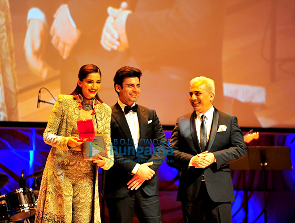 Celebs grace the awards night at the 2016 Indian Film Festival of Melbourne Celebs grace the awards night at the 2016 Indian Film Festival of Melbourne