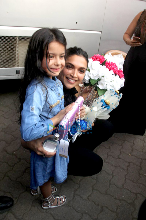 Deepika Padukone meets a fan while shooting at Mehboob Studio