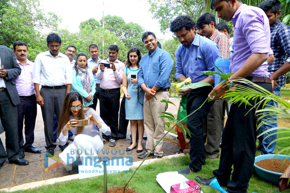 deepika visits wrigleys factory in bangalore 5