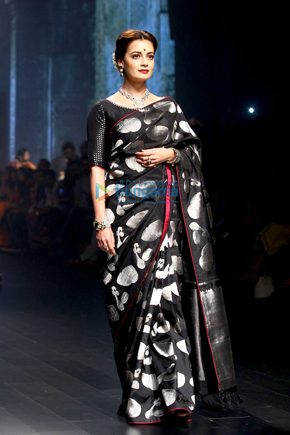dia mirza at lakme fashion week 2016 5