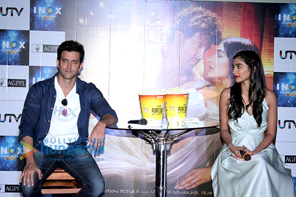 hrithik pooja at mohenjo daro promotions 4 2