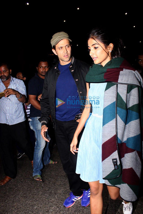 Hrithik Roshan & Pooja Hegde return from Delhi promotions of ‘Mohenjo Daro’ Hrithik Roshan & Pooja Hegde return from Delhi promotions of ‘Mohenjo Daro’