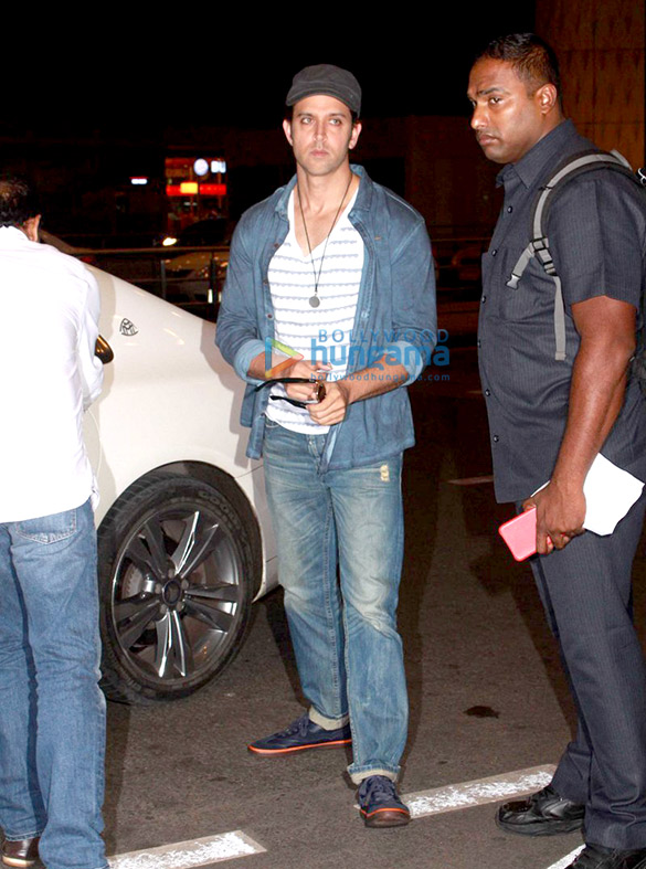 hrithik roshan pooja hegde depart to promote mohenjo daro in ahmedabad 3