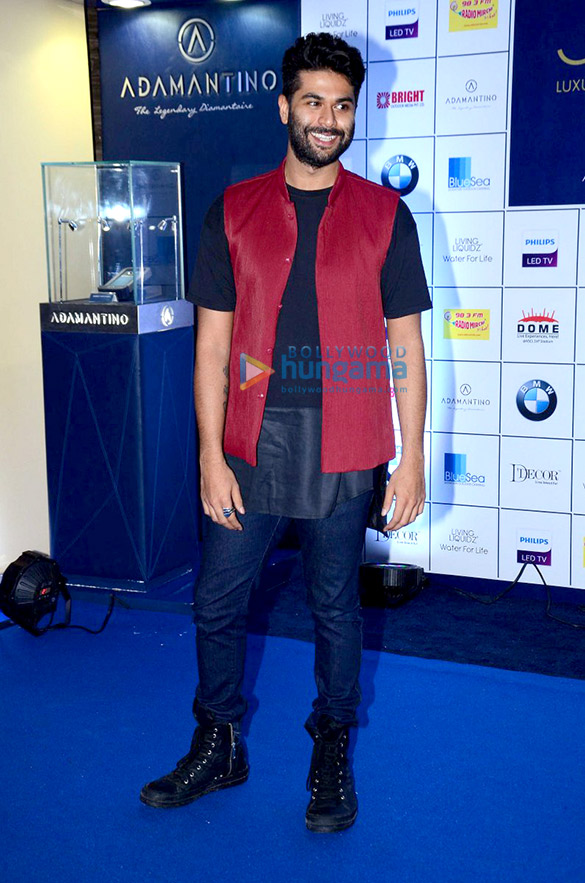 hrithik roshan at joya exhibition launch 14