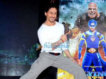 Jacqueline Fernandez & Tiger Shroff promote 'A Flying Jatt' at Narsee Monjee College