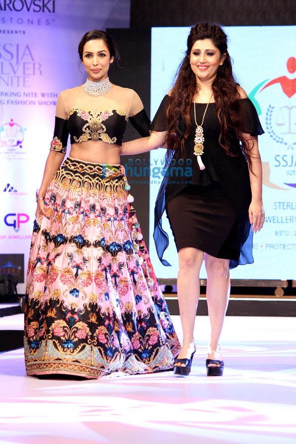 malaika walks at silver nite jewellery show 5