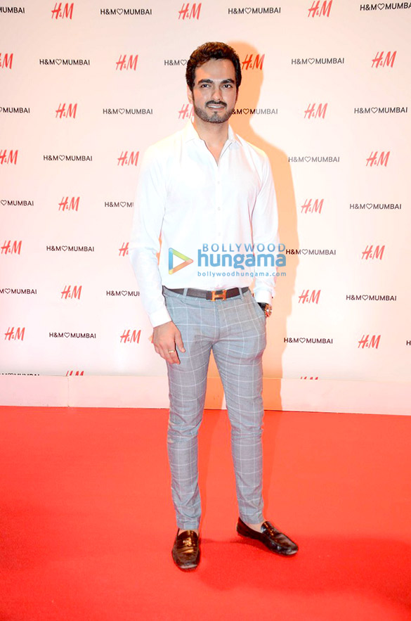ranbir kapoor graces hms store launch in mumbai1 37