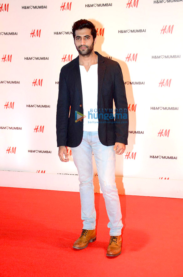 ranbir kapoor graces hms store launch in mumbai1 38