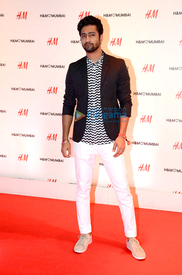 ranbir kapoor graces hms store launch in mumbai1 8