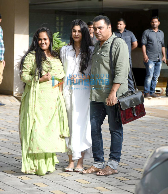 salman family snapped post raksha bandhan celebrations 3