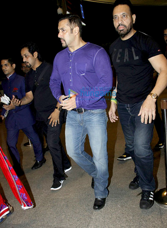 salman snapped at the airport 5