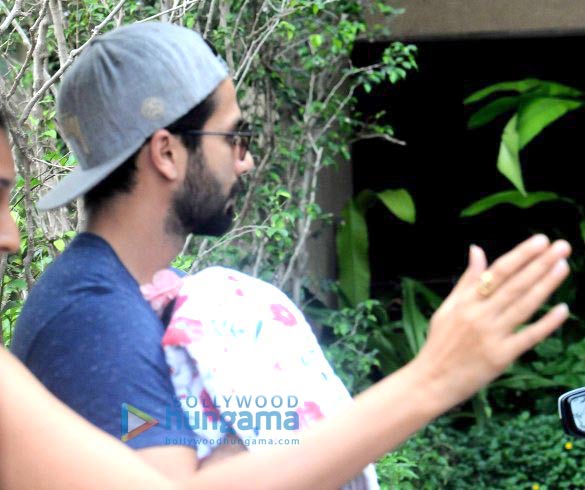 Shahid Kapoor leaves hospital with his newborn baby girl Shahid Kapoor leaves hospital with his newborn baby girl