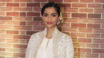 Sonam Kapoor Supports Women Entrepreneur Exhibition