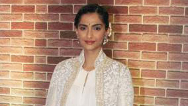 Sonam Kapoor Supports Women Entrepreneur Exhibition Sonam Kapoor Supports Women Entrepreneur Exhibition