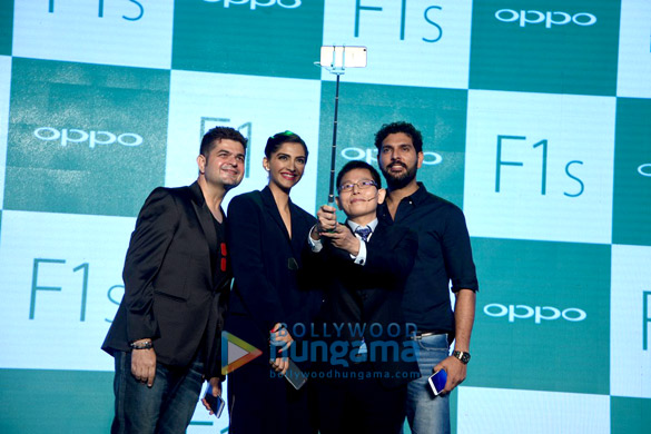 Sonam Kapoor & Yuvraj Singh at the launch of Oppo’s latest mobile F1S Sonam Kapoor & Yuvraj Singh at the launch of Oppo’s latest mobile F1S