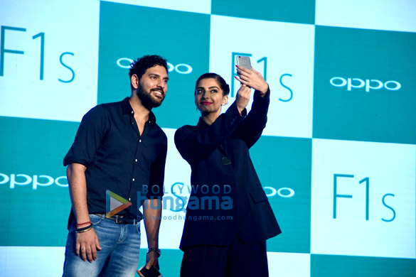 sonam kapoor yuvraj singh at the launch of oppos latest mobile f1s 3