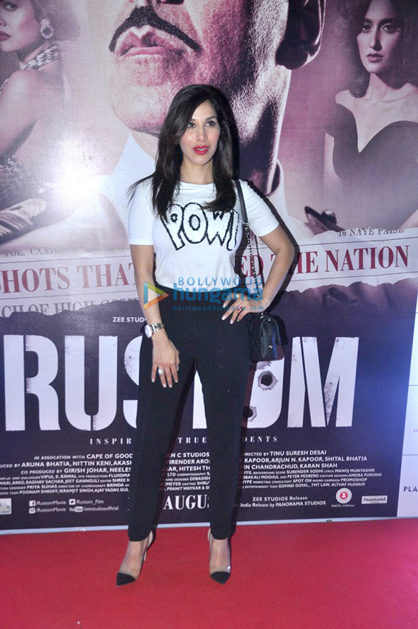 special screening of rustom 15