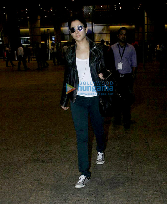 tamannaah bhatia amyra dastur snapped at the domestic airport 3