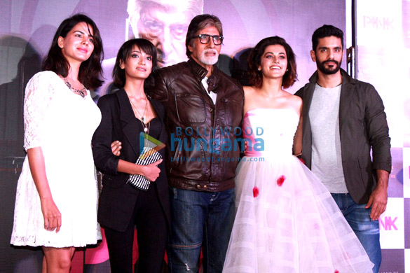 Amitabh Bachchan & Taapsee Pannu at the trailer launch of ‘Pink’ Amitabh Bachchan & Taapsee Pannu at the trailer launch of ‘Pink’