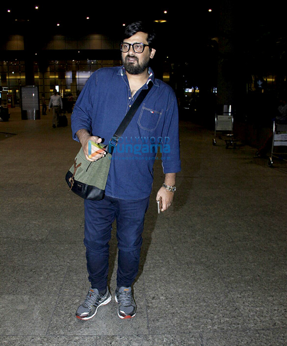 varun dhawan and alia bhatt arrive in mumbai from usa 3