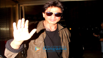 Check out: Shah Rukh Khan gives a glimpse of his tattoo