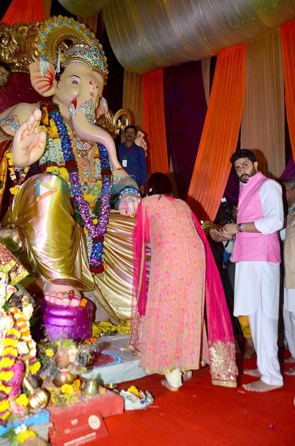 abhishek aishwarya snapped visit ganesha 2