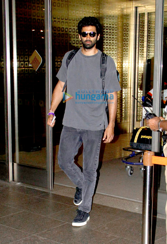 aditya snapped with his parents 1