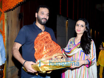 Anu Dewan & Sunny Dewan's snapped during Ganesha home coming