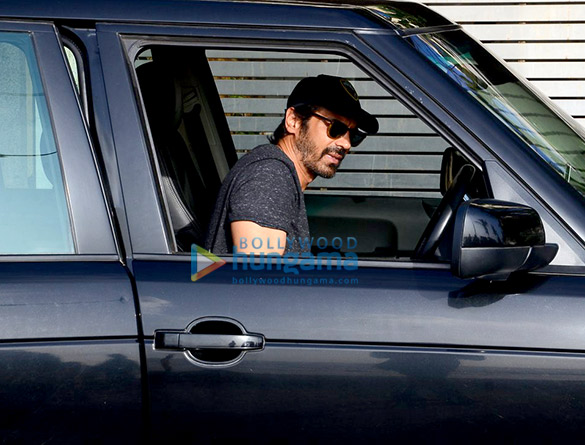 Arjun Rampal, Farhan Akhtar & Purab Kohli snapped at Farhan Akhtar’s house Arjun Rampal, Farhan Akhtar & Purab Kohli snapped at Farhan Akhtar’s house