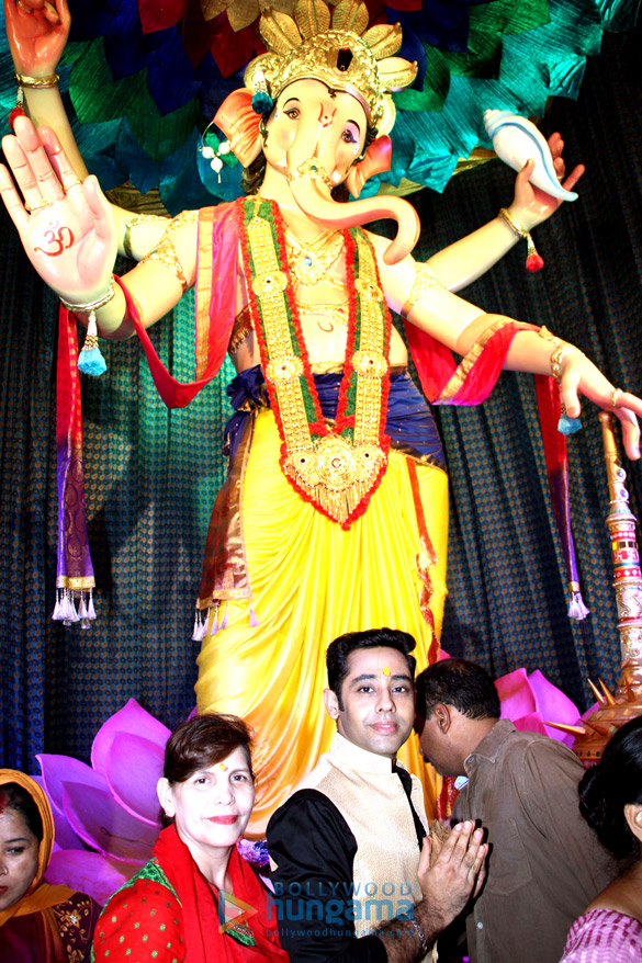 celebs visit the ganesh galli ganpati 7