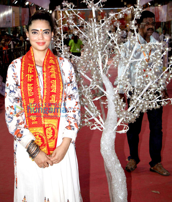 celebs visit the ganesh galli ganpati 8