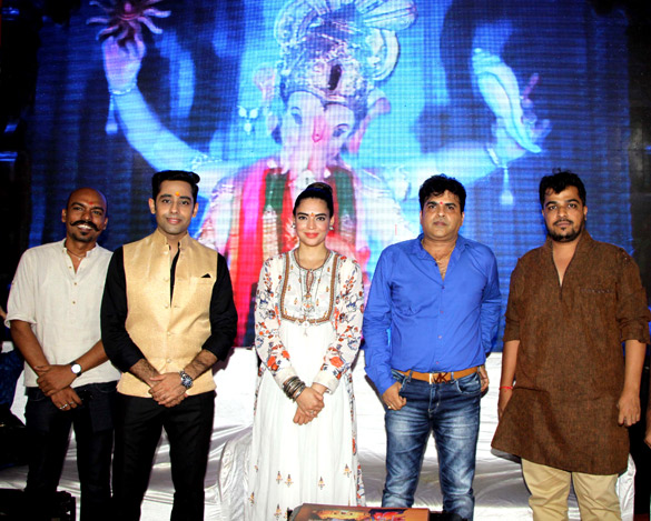 Celebs visit the Ganesh Galli Ganpati in Parel Celebs visit the Ganesh Galli Ganpati in Parel