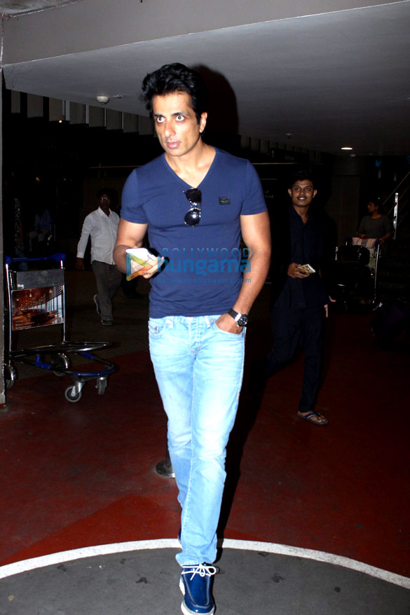 harshvardhan kapoor saiyami kher sonu sood dia mirza snapped at the airport 3