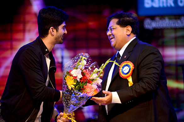 Hriday Gattani enthralls the crowd at Shanmukhananda hall Hriday Gattani enthralls the crowd at Shanmukhananda hall