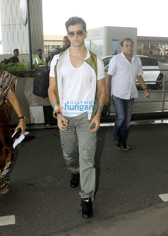 hrithik roshan alia bhatt snapped at the airport 1