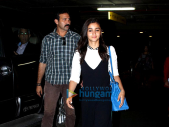 Karisma Kapoor & Alia Bhatt snapped at the airport
