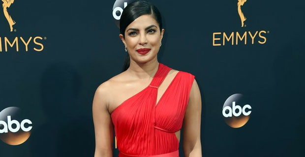 Priyanka Chopra STUNS At Emmys 2016 Priyanka Chopra STUNS At Emmys 2016