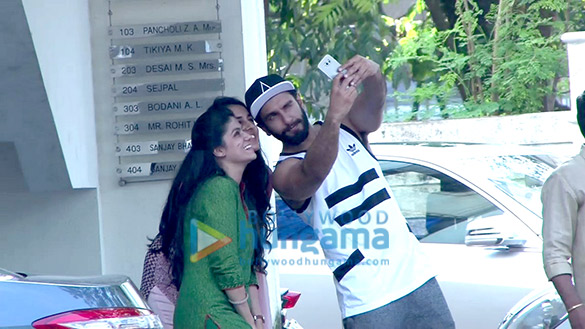 ranveer snapped post darshan 1