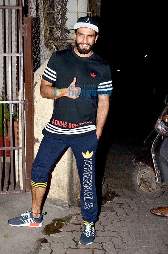 Ranveer Singh snapped post dubbing at a studio in Bandra Ranveer Singh snapped post dubbing at a studio in Bandra