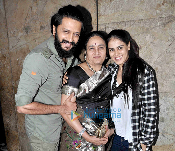 Riteish Deshmukh & Genelia Dsouza snapped at ‘Banjo’ screening Riteish Deshmukh & Genelia Dsouza snapped at ‘Banjo’ screening