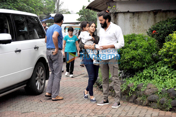 Riteish Deshmukh, Genelia Dsouza snapped with their son at ‘Joggers Park’, Bandra
