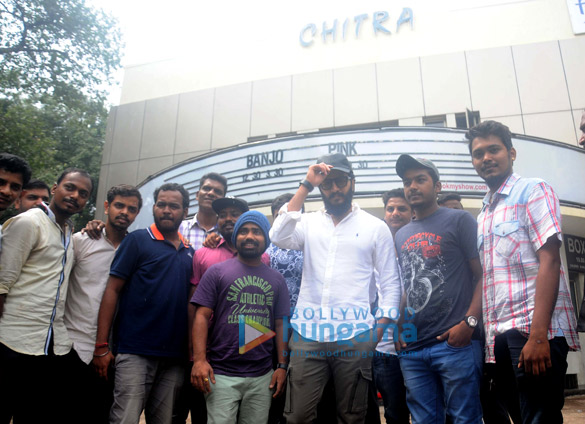 riteish deshmukh visits a screening to interact with banjo artist at chitra theatre 3