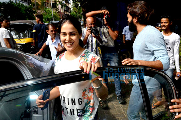 riteish genelia snapped at pali village cafe 4